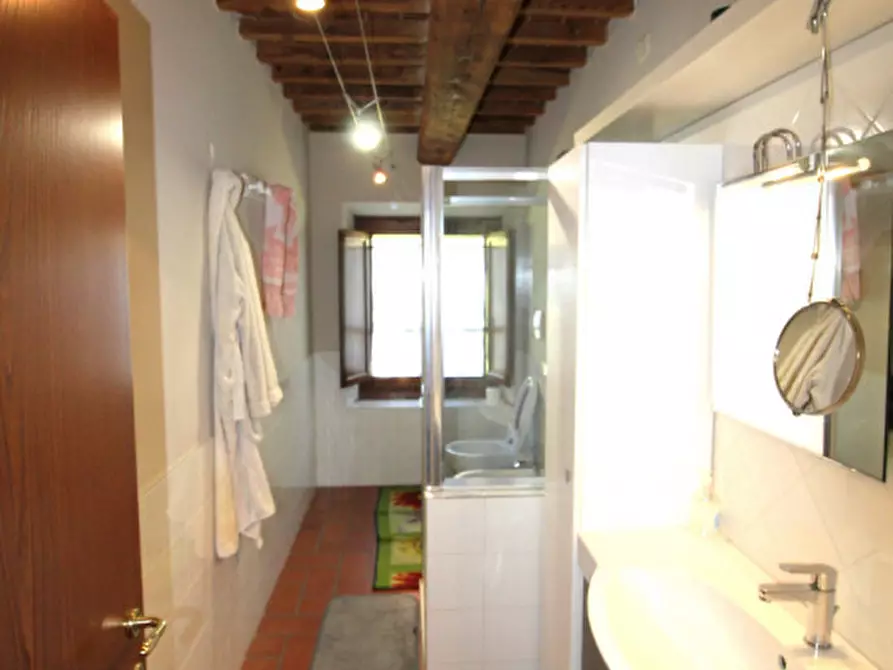 Immagine 20 di Appartamento in vendita  a Loro Ciuffenna