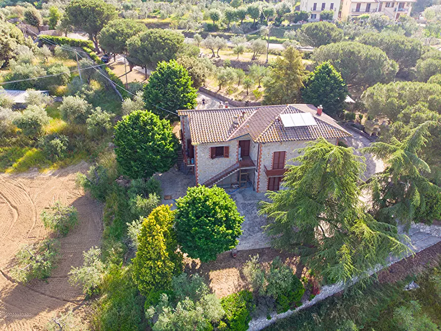 Immagine 1 di Villa in vendita  a Cortona
