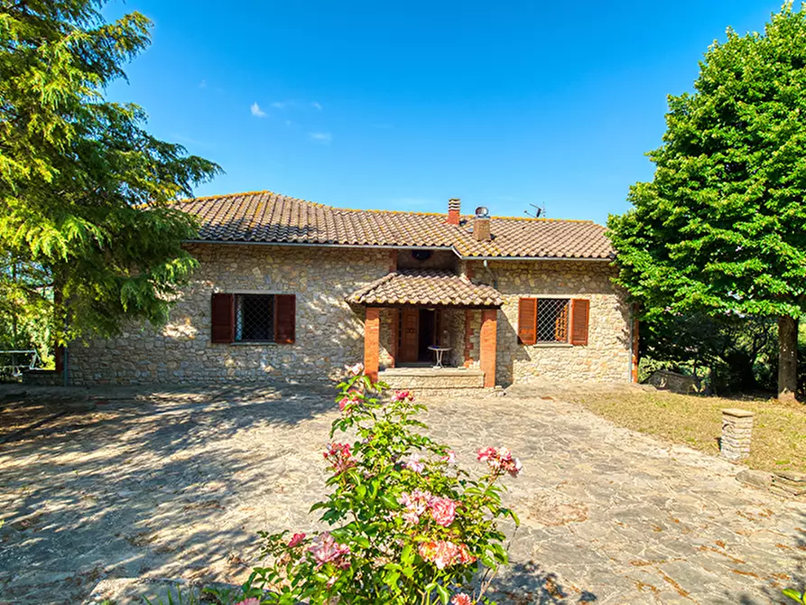 Immagine 2 di Villa in vendita  a Cortona