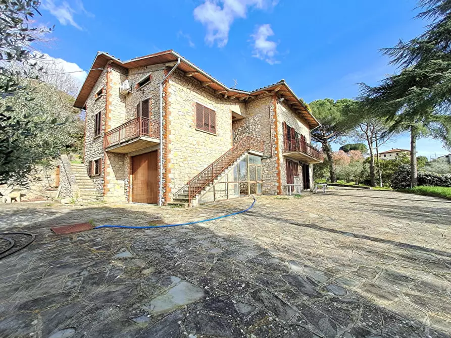 Immagine 3 di Villa in vendita  a Cortona