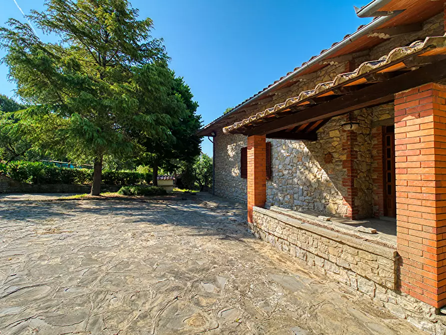 Immagine 8 di Villa in vendita  a Cortona