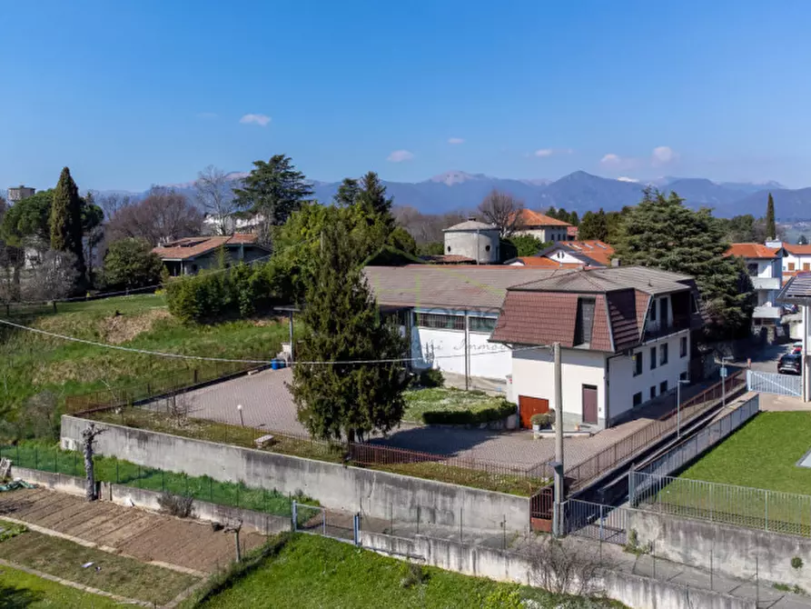 Immagine 1 di Villa in vendita  in via don Minzoni, 1 a Rogeno