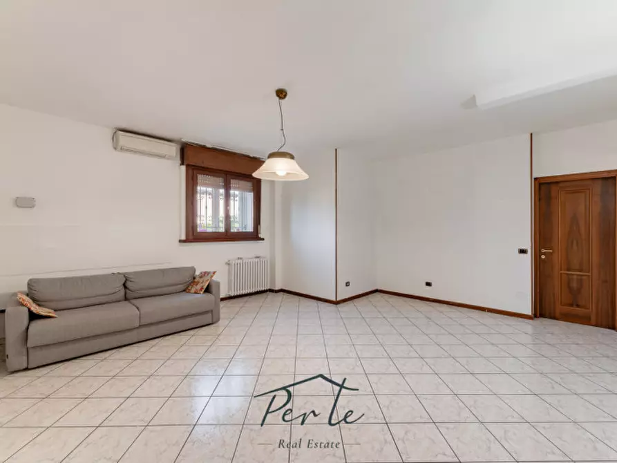 Immagine 16 di Villa in vendita  in via piave 12 a Curtatone