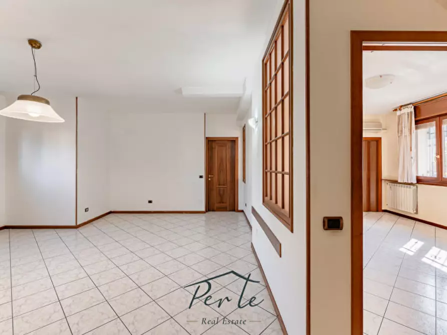 Immagine 17 di Villa in vendita  in via piave 12 a Curtatone