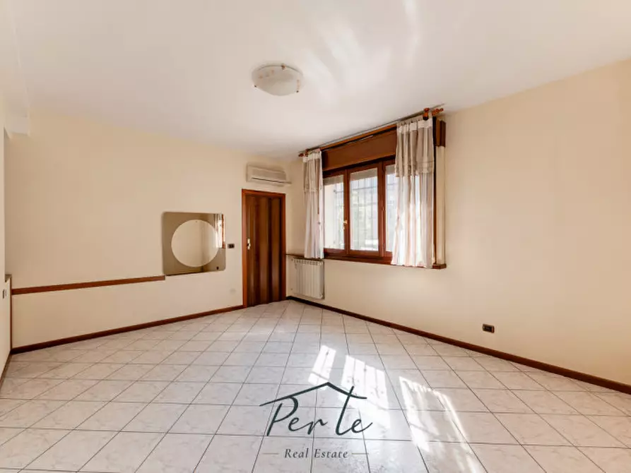 Immagine 18 di Villa in vendita  in via piave 12 a Curtatone