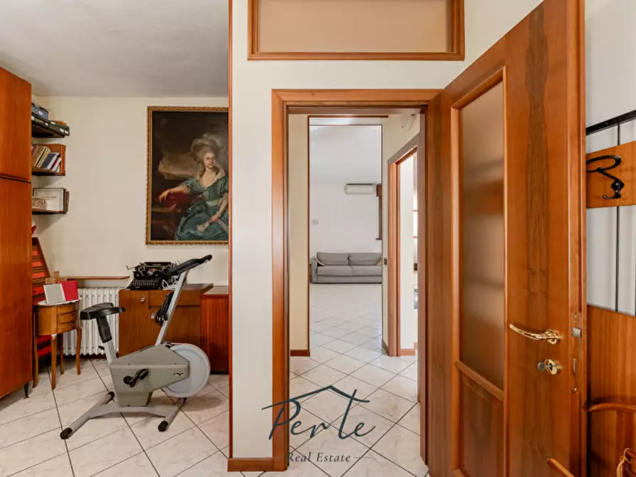 Immagine 21 di Villa in vendita  in via piave 12 a Curtatone