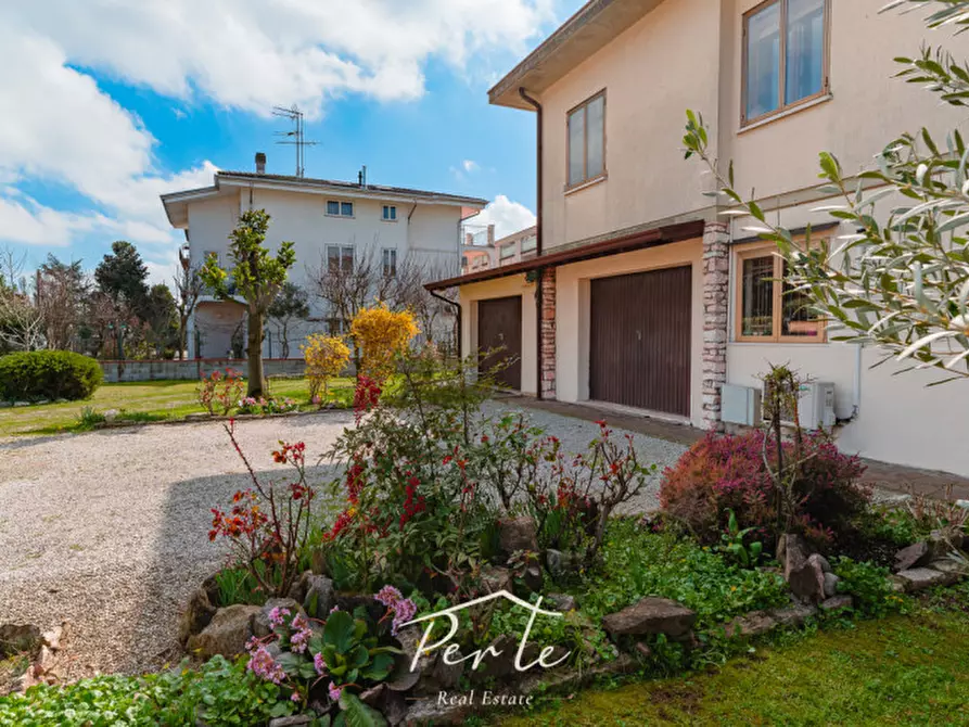 Immagine 27 di Villa in vendita  in via piave 12 a Curtatone