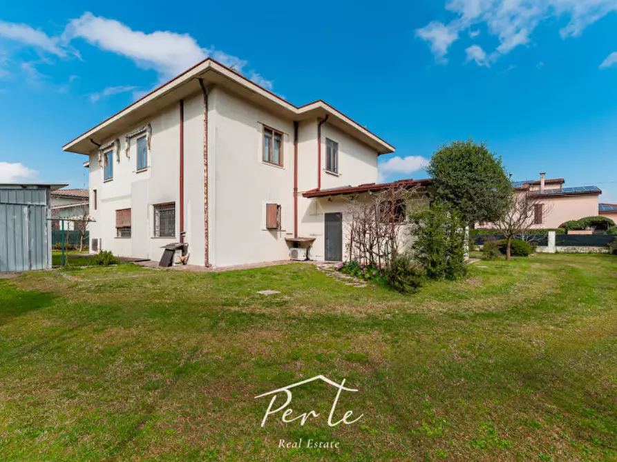 Immagine 28 di Villa in vendita  in via piave 12 a Curtatone
