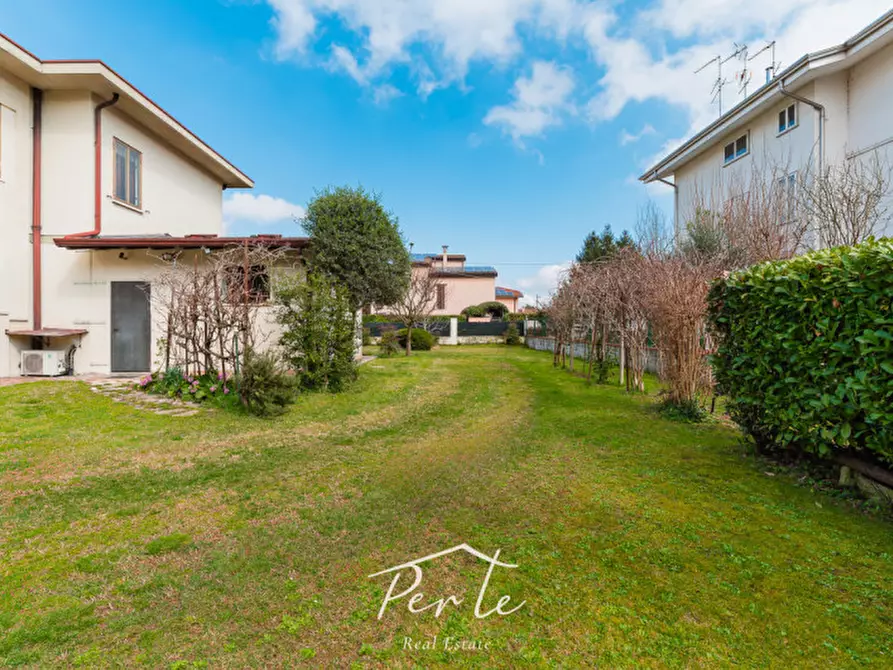 Immagine 30 di Villa in vendita  in via piave 12 a Curtatone