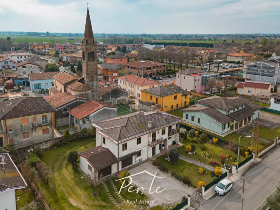 Immagine 31 di Villa in vendita  in via piave 12 a Curtatone