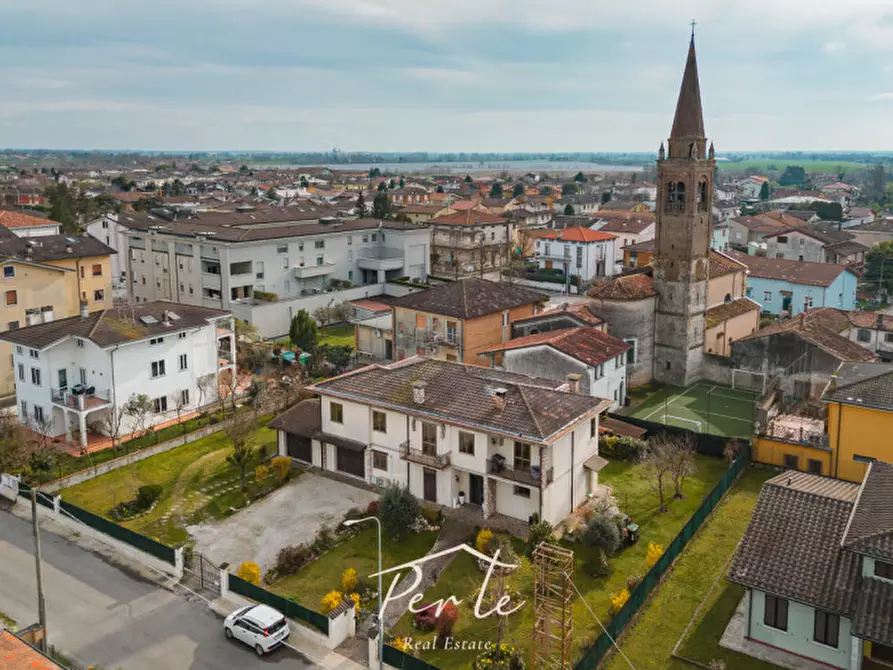 Immagine 32 di Villa in vendita  in via piave 12 a Curtatone