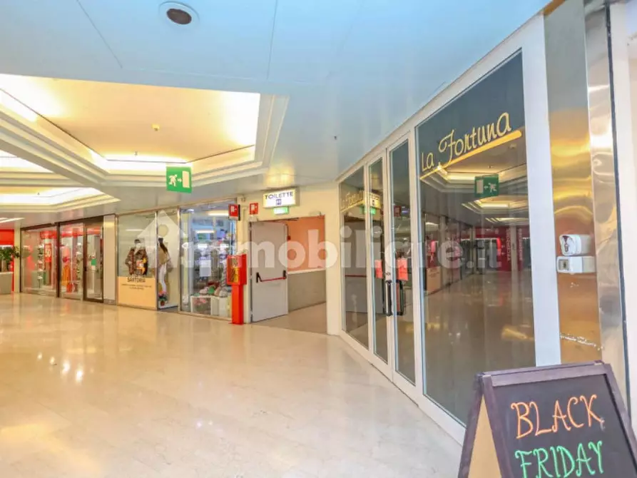 Immagine 1 di Negozio in vendita  a Padova