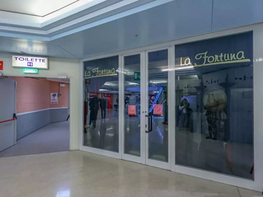 Immagine 2 di Negozio in vendita  a Padova