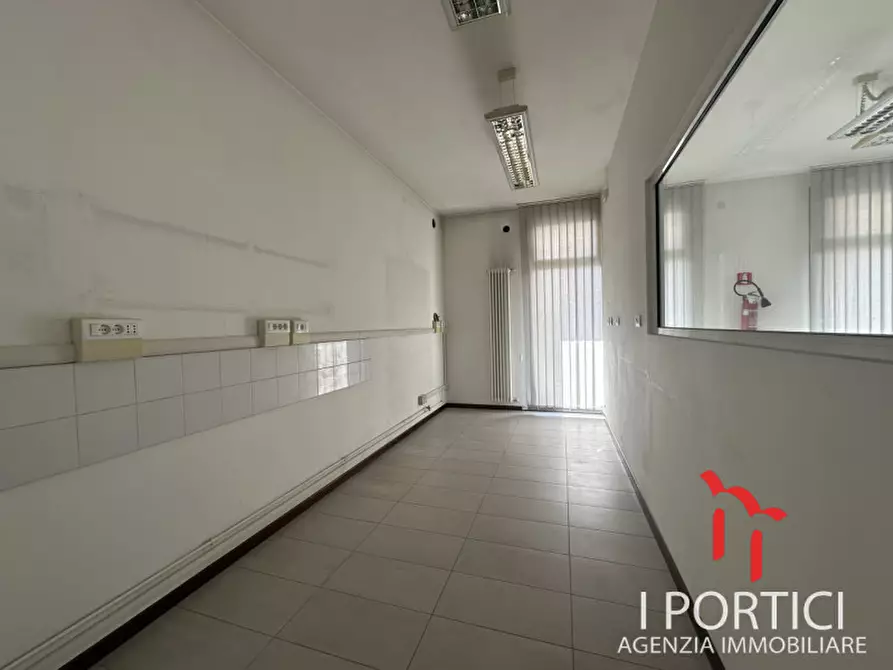 Immagine 5 di Negozio in vendita  in Via Giotto 88D a Scorzè