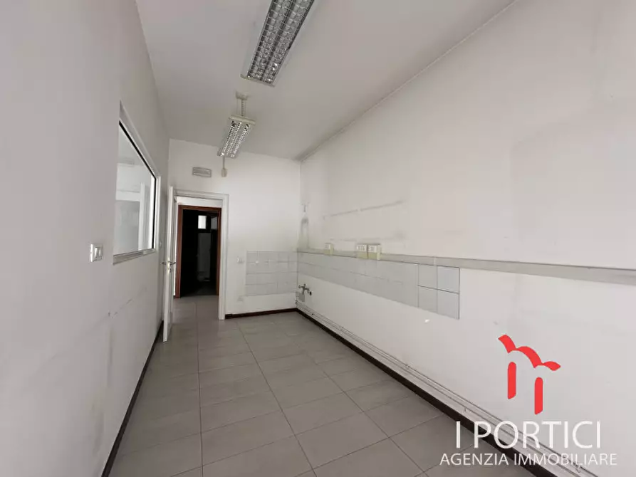 Immagine 9 di Negozio in vendita  in Via Giotto 88D a Scorzè