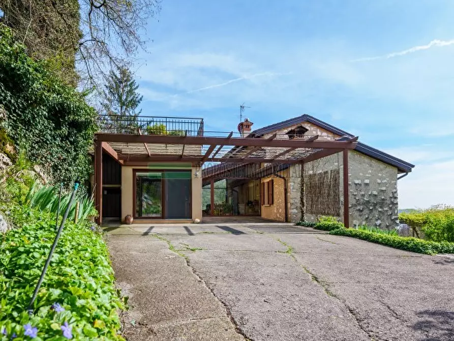 Immagine 2 di Casa indipendente in vendita  a Ome