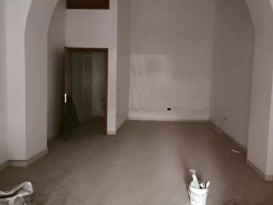 Immagine 3 di Negozio in vendita  in Via Giulio ed Ugo Adinolfi a Eboli