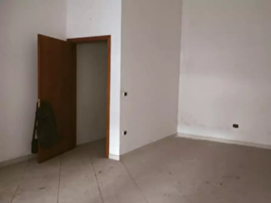 Immagine 4 di Negozio in vendita  in Via Giulio ed Ugo Adinolfi a Eboli