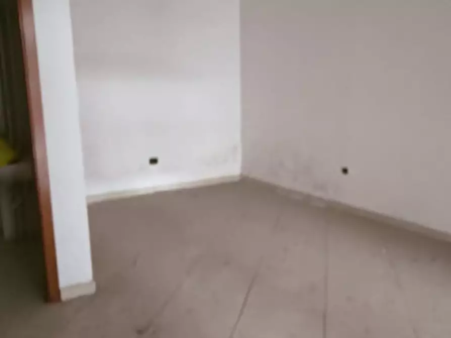 Immagine 5 di Negozio in vendita  in Via Giulio ed Ugo Adinolfi a Eboli