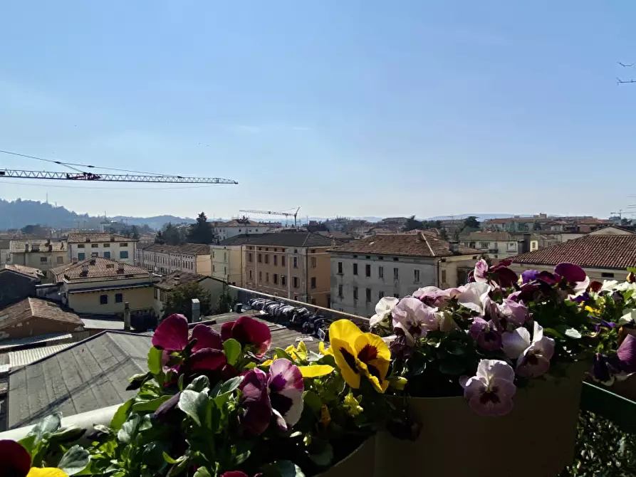 Immagine 42 di Appartamento in vendita  in Via dei Mille, 90 a Vicenza