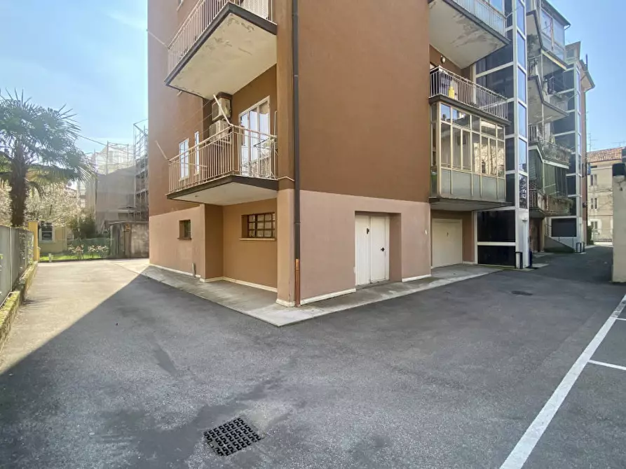 Immagine 52 di Appartamento in vendita  in Via dei Mille, 90 a Vicenza