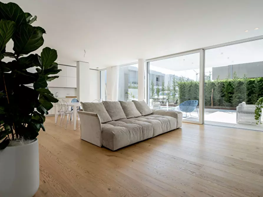 Immagine 8 di Casa bifamiliare in vendita  a Jesolo