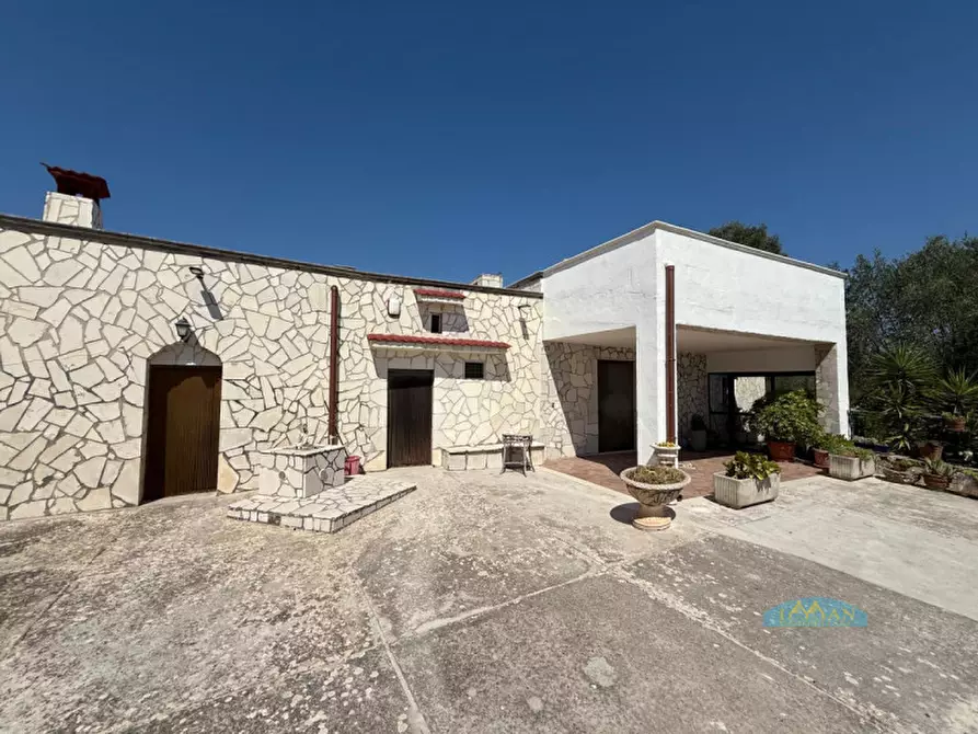 Immagine 1 di Villa in vendita  in Contrada Foggia Sant'Anna a Ceglie Messapico