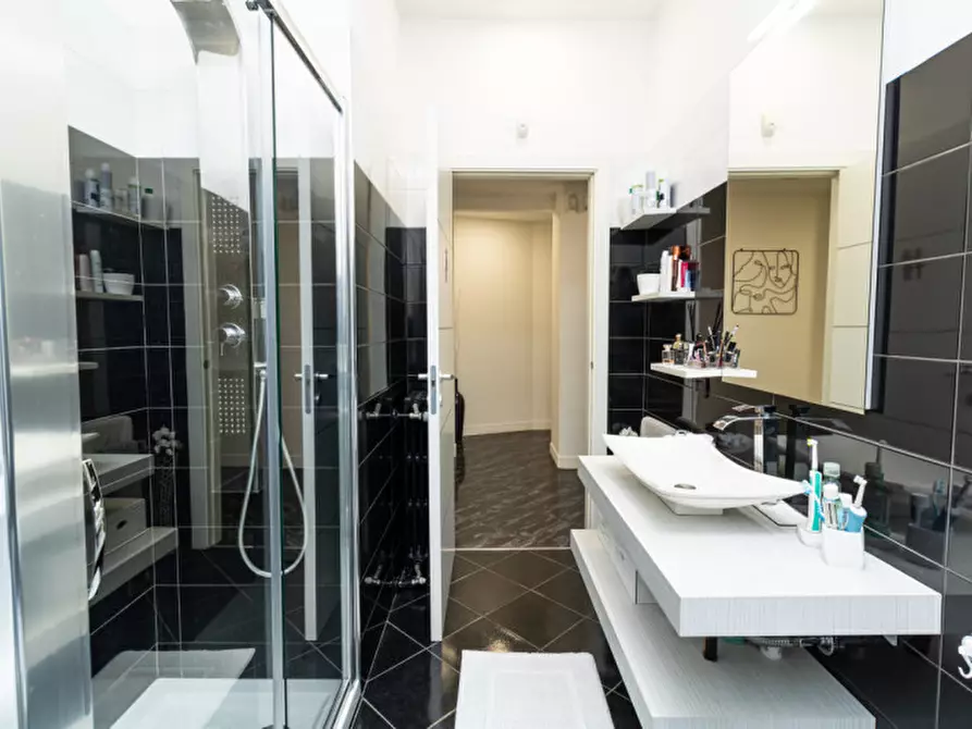 Immagine 2 di Appartamento in vendita  in via Gaetano Strambio, 26 a Milano