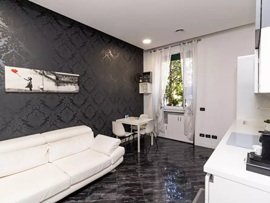 Immagine 3 di Appartamento in vendita  in via Gaetano Strambio, 26 a Milano