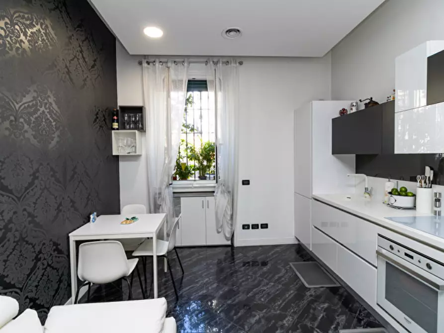 Immagine 4 di Appartamento in vendita  in via Gaetano Strambio, 26 a Milano