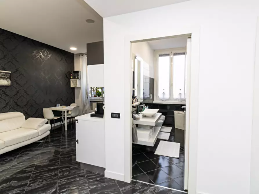 Immagine 9 di Appartamento in vendita  in via Gaetano Strambio, 26 a Milano