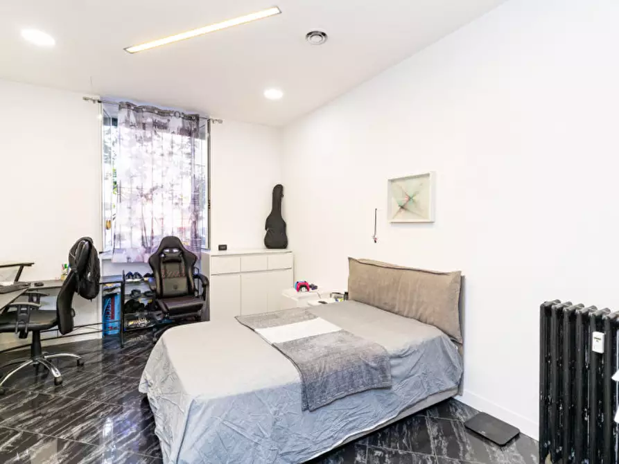 Immagine 11 di Appartamento in vendita  in via Gaetano Strambio, 26 a Milano