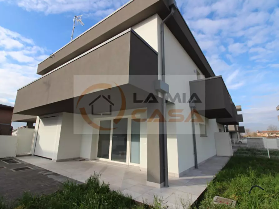 Immagine 1 di Casa trifamiliare in vendita  in Via Baschierato a Sant'angelo Di Piove Di Sacco