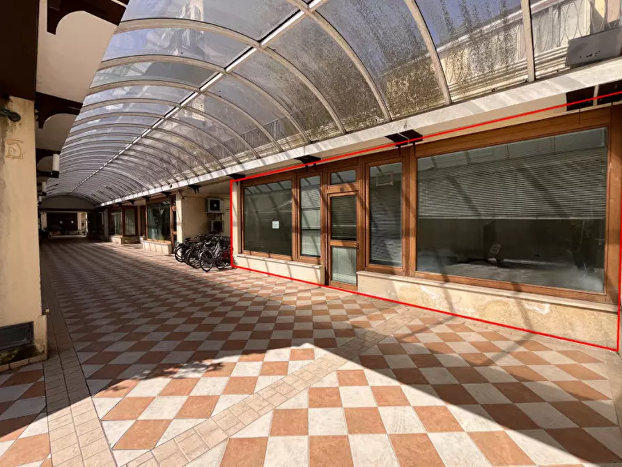 Immagine 4 di Negozio in vendita  in Via Umberto I° a Rovigo