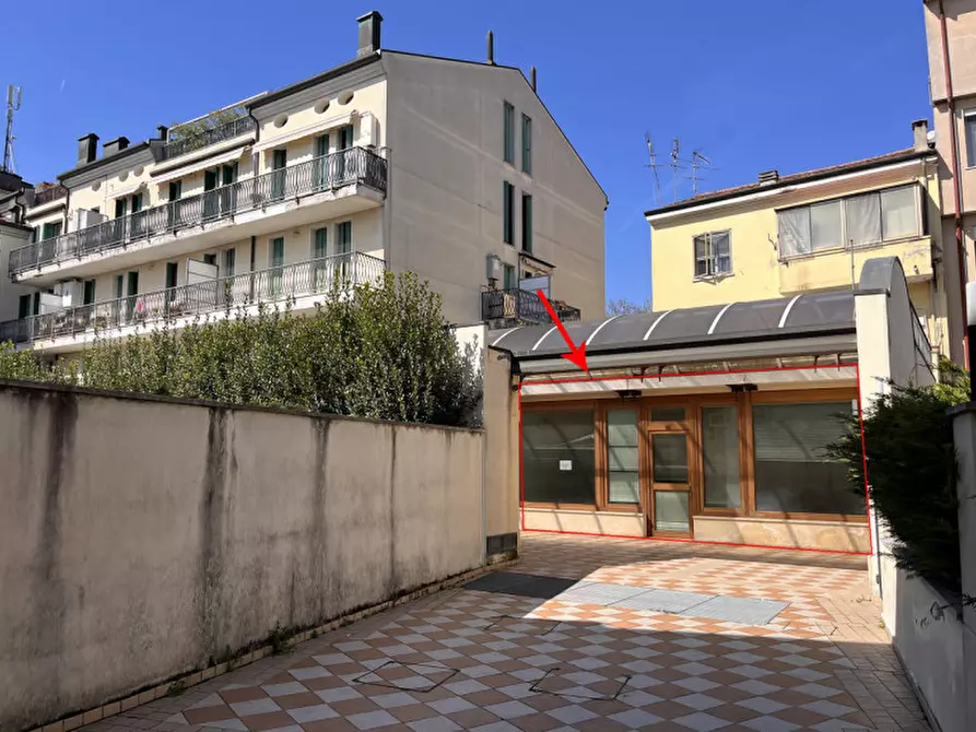 Immagine 5 di Negozio in vendita  in Via Umberto I° a Rovigo