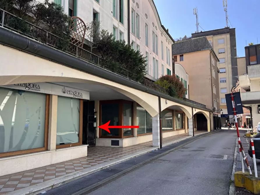 Immagine 8 di Negozio in vendita  in Via Umberto I° a Rovigo