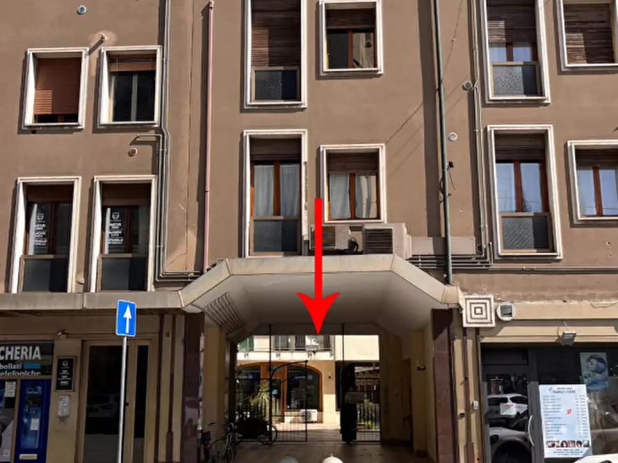 Immagine 9 di Negozio in vendita  in Via Umberto I° a Rovigo