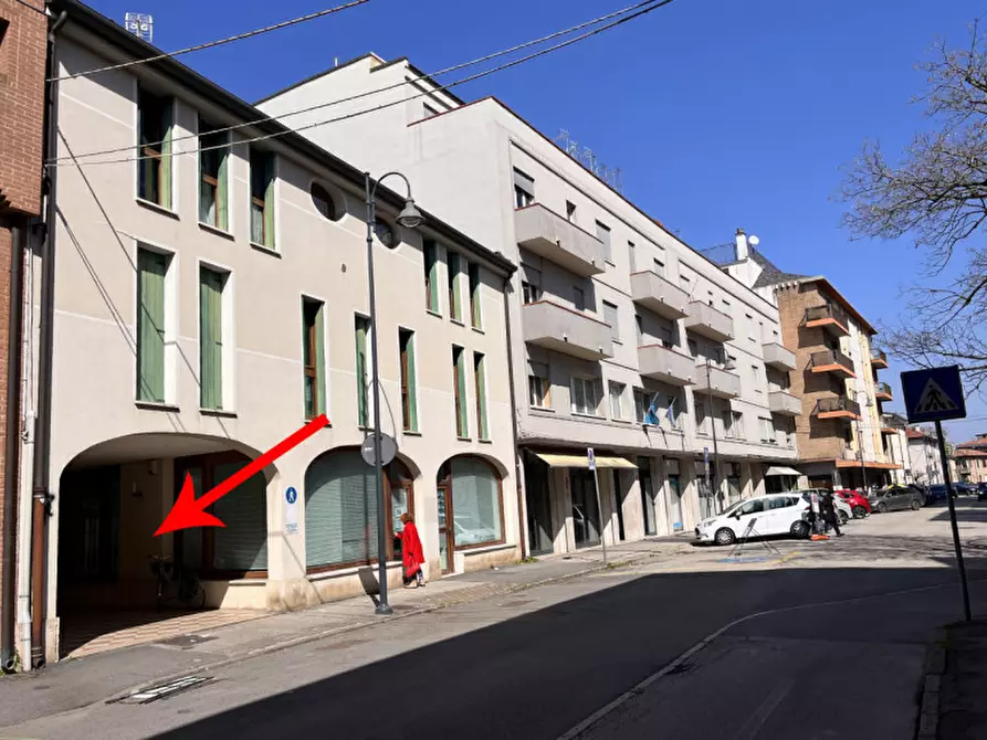 Immagine 10 di Negozio in vendita  in Via Umberto I° a Rovigo