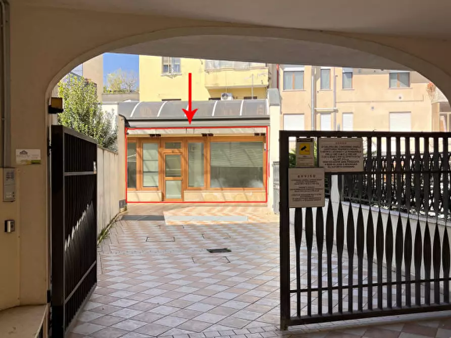 Immagine 11 di Negozio in vendita  in Via Umberto I° a Rovigo