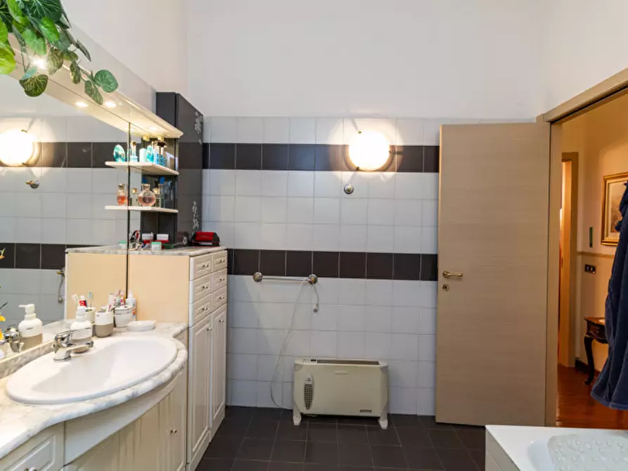 Immagine 28 di Villetta a schiera in vendita  a Busnago