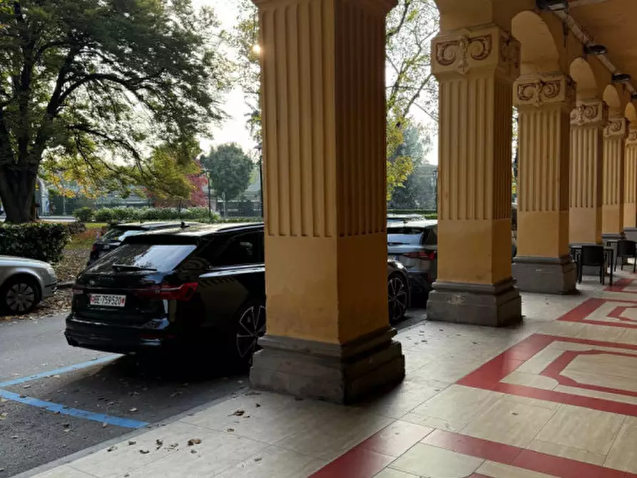 Immagine 3 di Negozio in vendita  in Via Roma 10 a Alba