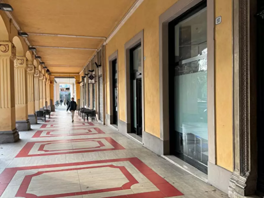 Immagine 4 di Negozio in vendita  in Via Roma 10 a Alba