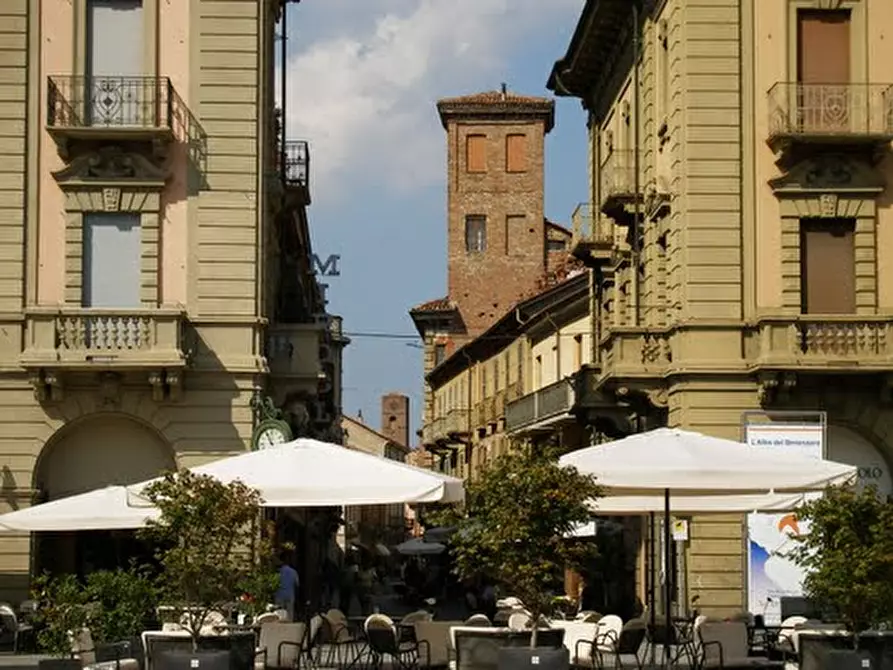 Immagine 6 di Negozio in vendita  in Via Roma 10 a Alba