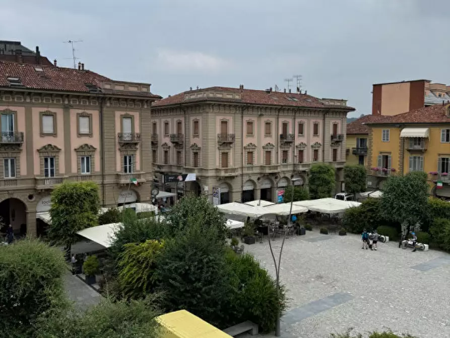 Immagine 10 di Negozio in vendita  in Via Roma 10 a Alba