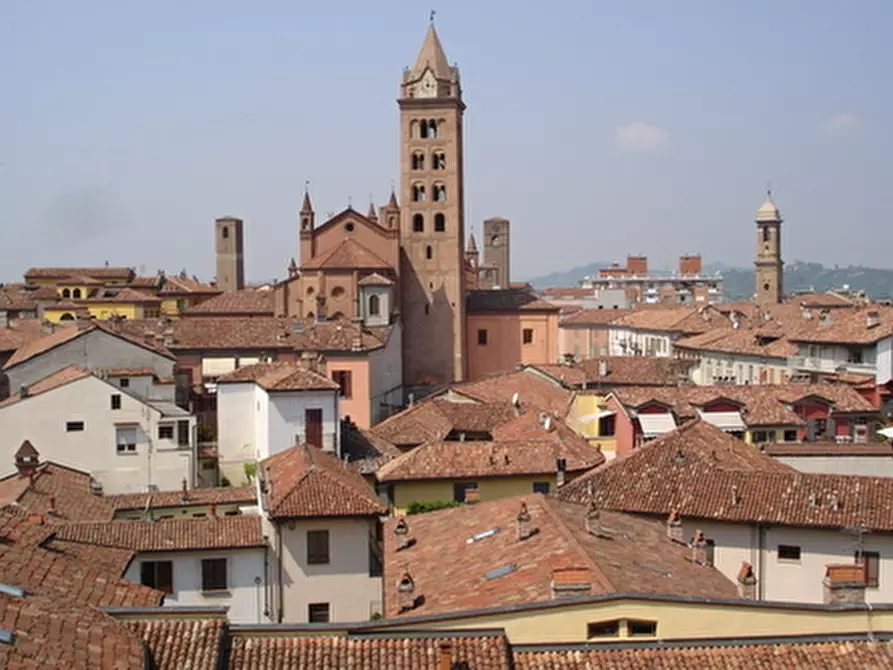 Immagine 11 di Negozio in vendita  in Via Roma 10 a Alba