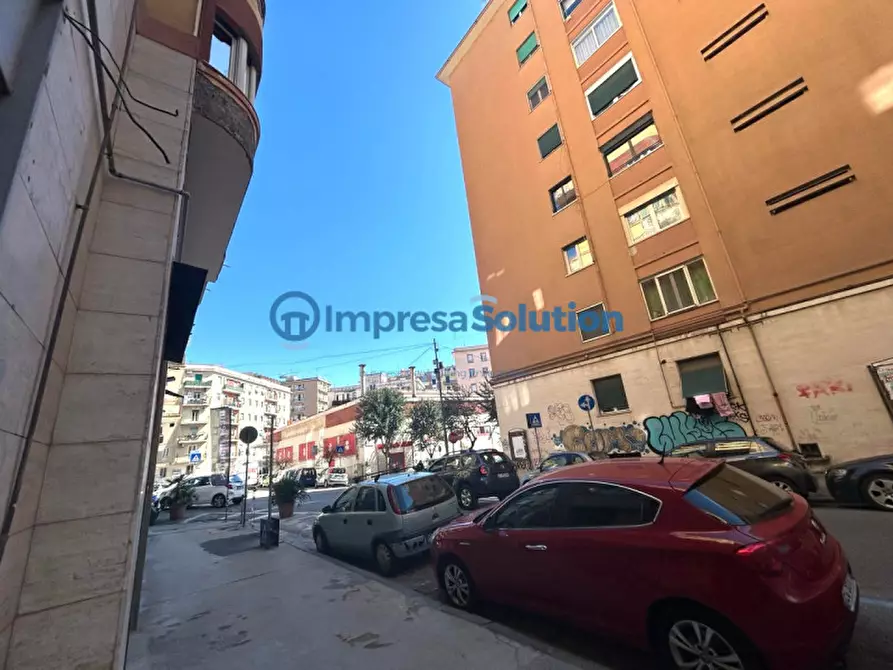 Immagine 3 di Negozio in affitto  in Via Antonio Solario a Napoli