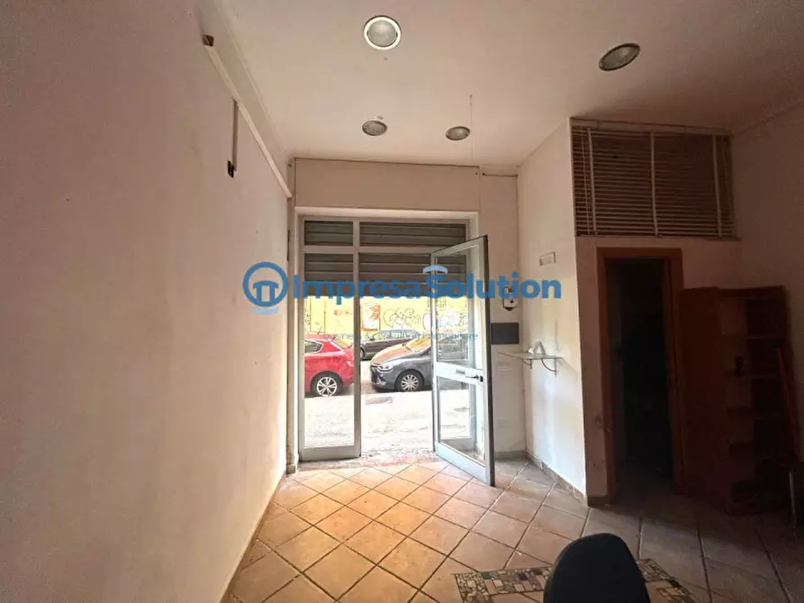 Immagine 6 di Negozio in affitto  in Via Antonio Solario a Napoli