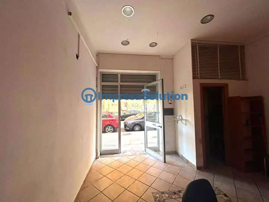 Immagine 7 di Negozio in affitto  in Via Antonio Solario a Napoli
