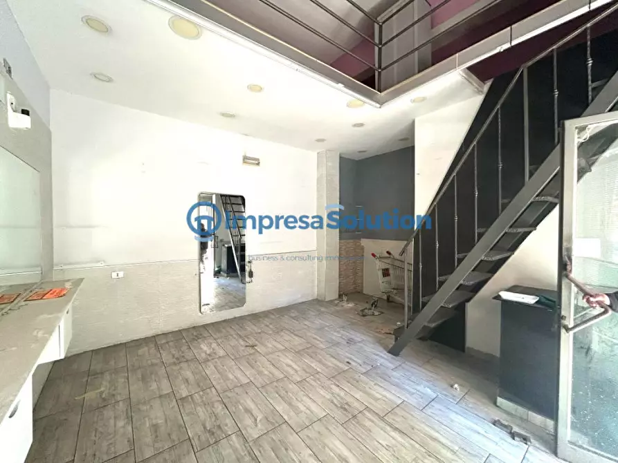 Immagine 2 di Negozio in affitto  in Via Francesco Florimo a Napoli