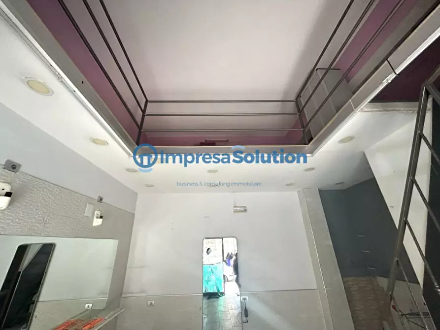 Immagine 5 di Negozio in affitto  in Via Francesco Florimo a Napoli